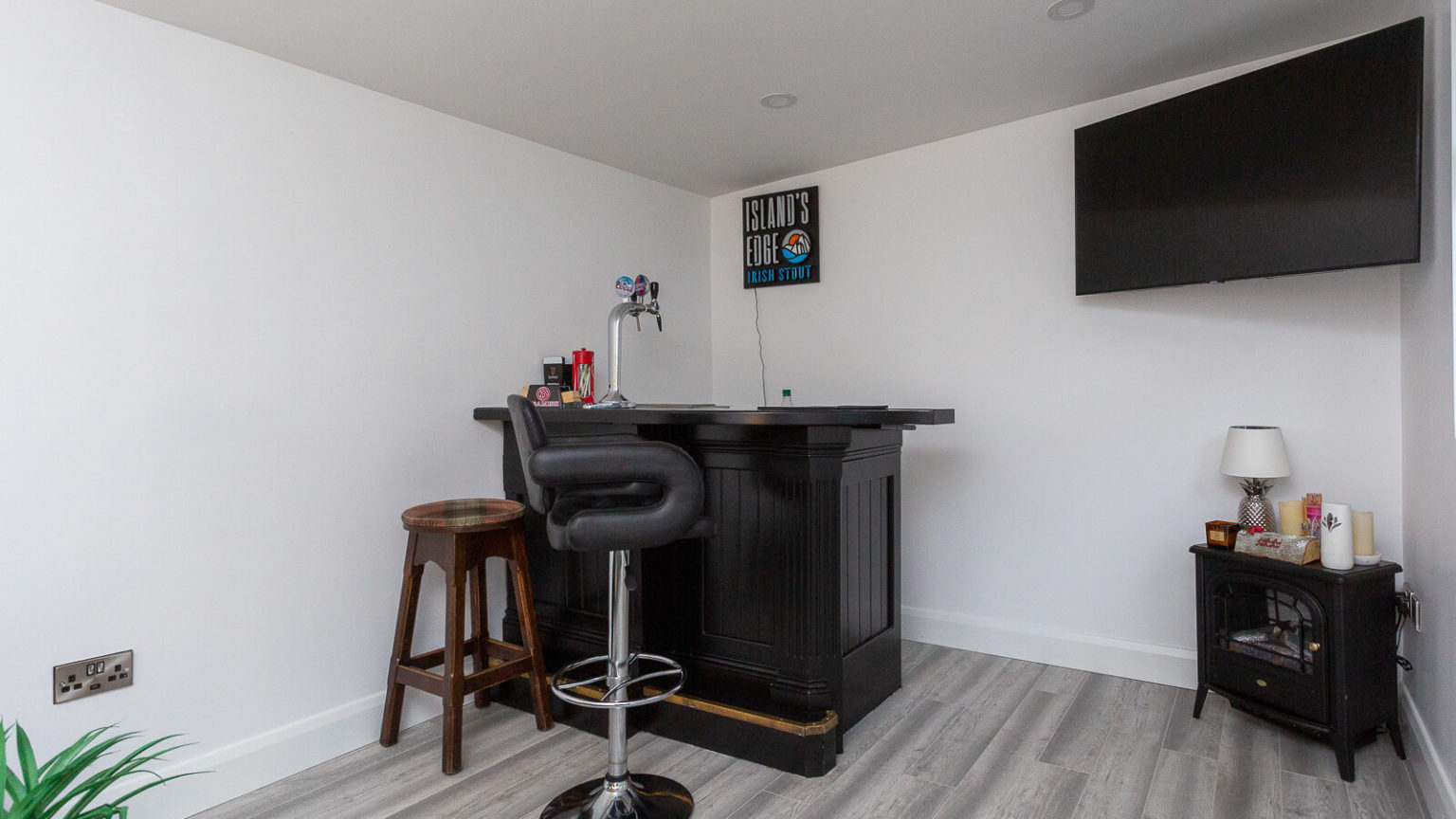 Home Bar Hurley Homes